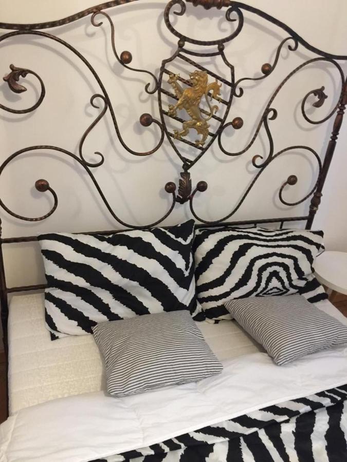 Old Town English Park Residence 크라이오바 외부 사진